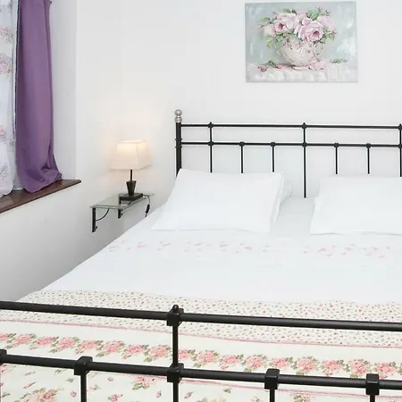 Miraflores Apartment Split